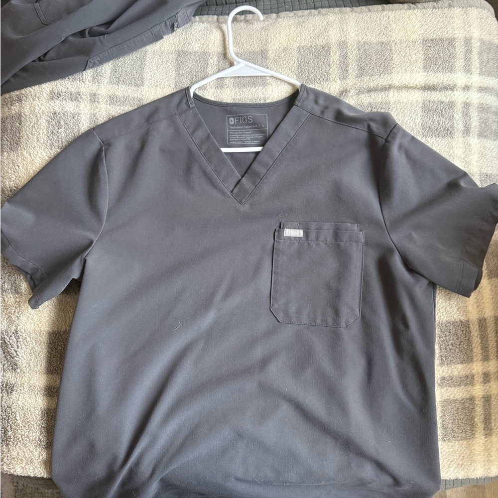 Figs Men's Charcoal V-Neck Scrub Shirt